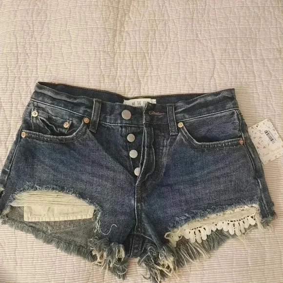 Free people jean shorts with lace - Picture 1 of 5